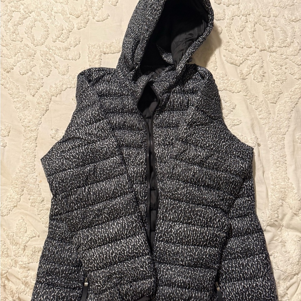 St. John's Bay Black and White Puffer Jacket